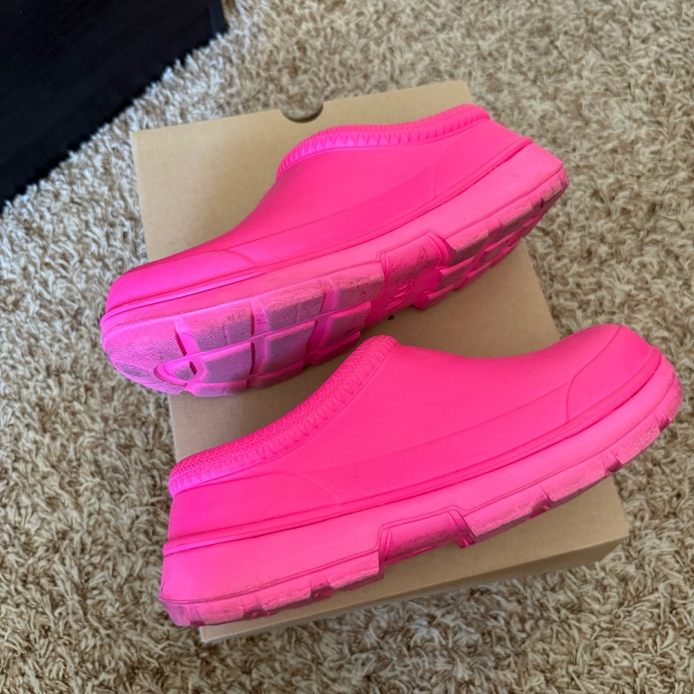 UGG Tasman Bright Pink Mules - Picture 6 of 8